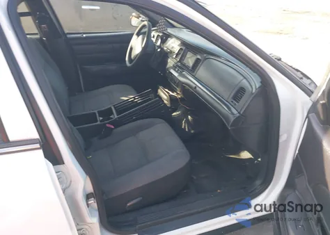 2009 Ford Crown Victoria Police/Police Interceptor z USA, uszkodzony, nr VIN 2FAHP71V39X149167